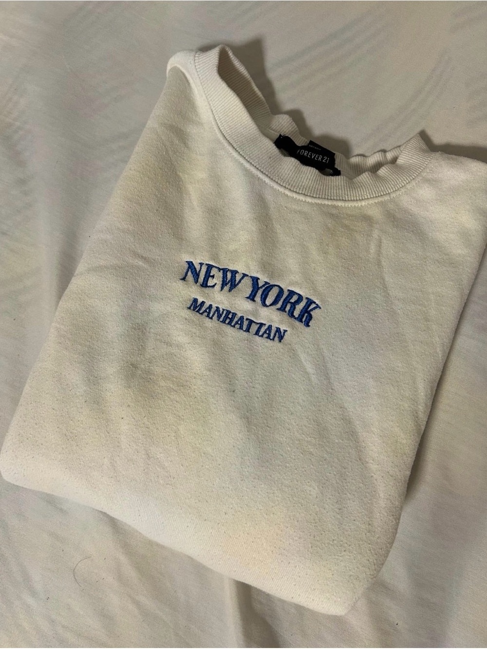 Forever 21 White Crewneck Sweatshirt with Blue "New York Manhattan" Embroidery